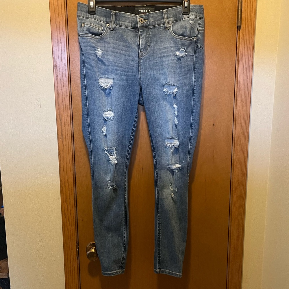 Torrid Premium Distressed Skinny Jeans Women’s Size 14R